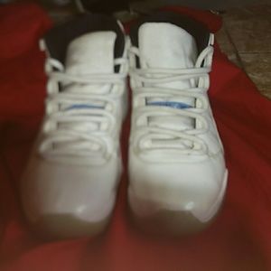 Jordan 11 "legend blues"